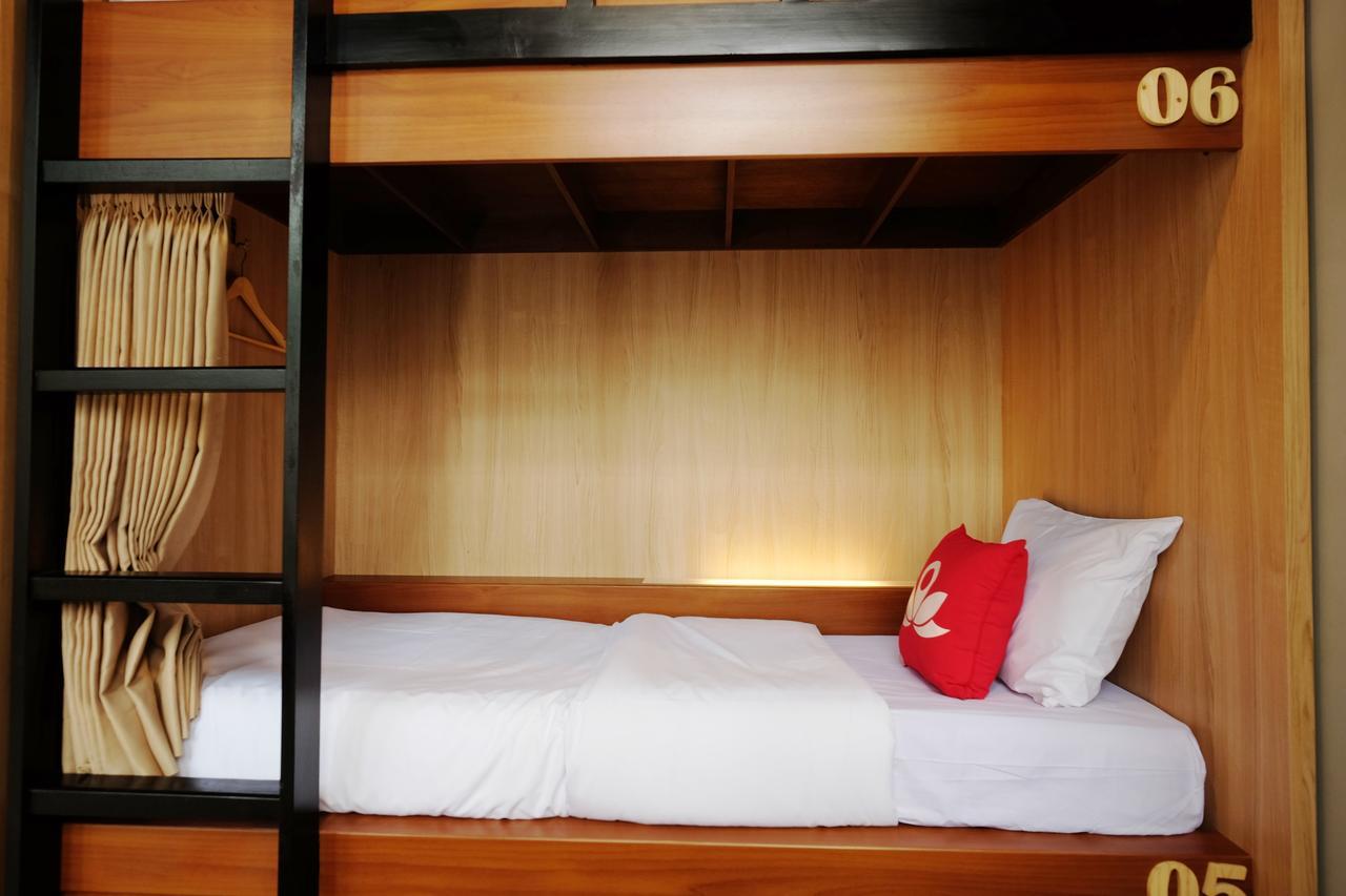 Zen Hostel Alun-Alun Sarinah Malang Exterior foto